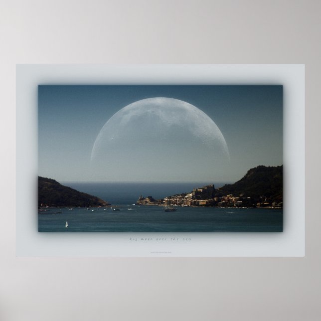 großer Mond über dem Meer Poster (Vorne)