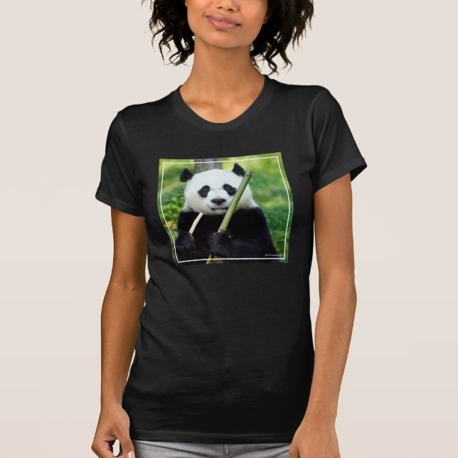 Großer Panda, der Bambus hält T-Shirt (Vorderseite)