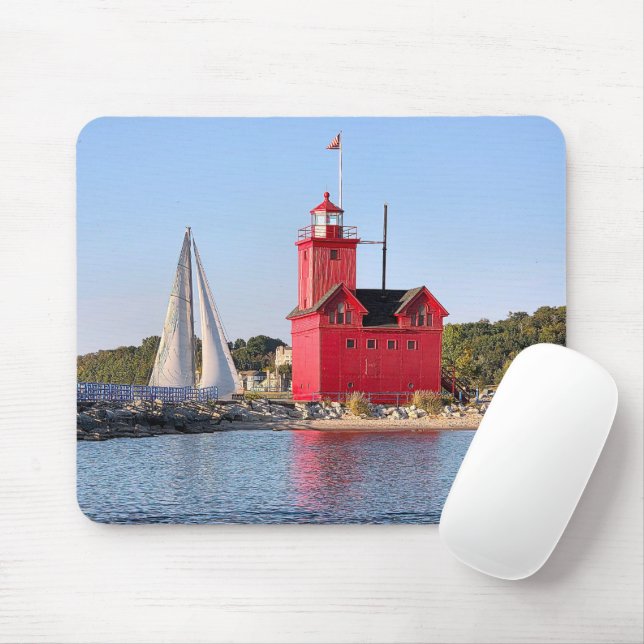 Großer roter Leuchtturm mit Segelboot Mousepad (Mit Mouse)