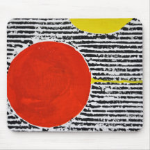 Grosser, roter Spot mit schwarzen Streifen