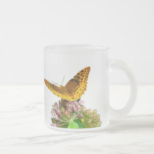 Großer Spangled Fritillary Butterfly auf Milchkwee Mattglastasse