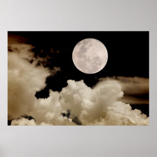 Großer Vollmond, der hinter Wolken überschreitet Poster