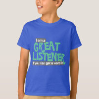 Großer Zuhörer scherzt grünes Shirt