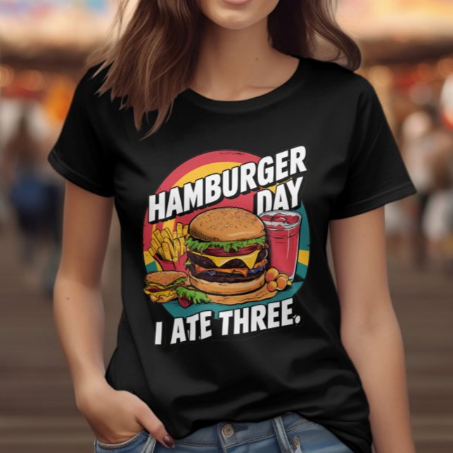 Größere Burger Freude mit goldenen Fries und Refr T-Shirt (Von Creator hochgeladen)