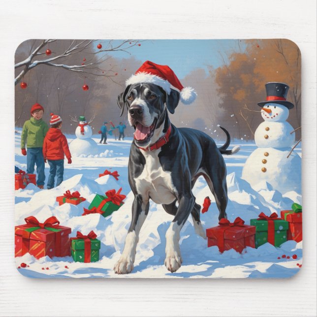 Großes Dane läuft im Schnee mit Weihnachtshut Mousepad (Vorne)