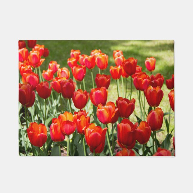 Grosses Feld roter Tulpen Fußmatte (Vorderseite)