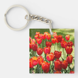 Grosses Feld roter Tulpen Schlüsselanhänger