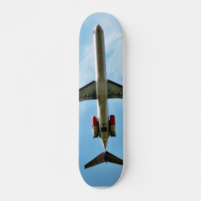 Großes Flugzeug entfernen sich Skateboard (Vorne)