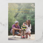 Grosses Foto-Schreibmaschinenüberlagerungsformat Folien Feiertagskarte<br><div class="desc">Niedliche Minimalistische Script-Schreibmaschinenschrift Text Full Foto Gold Foil Holiday Card</div>