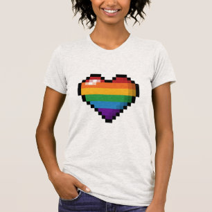 Großes Pixel Herzdesign in LGBTQ-Regenbogenfarben T-Shirt