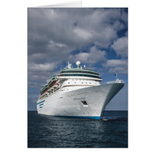 Großes weißes Kreuzschiff