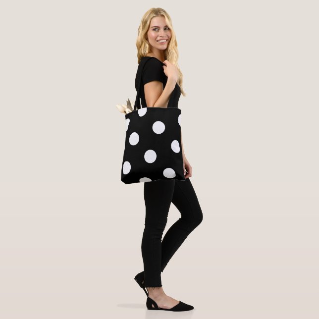 Grosses weißes Polka Dot-Muster - Farbschwarz (Am Model)