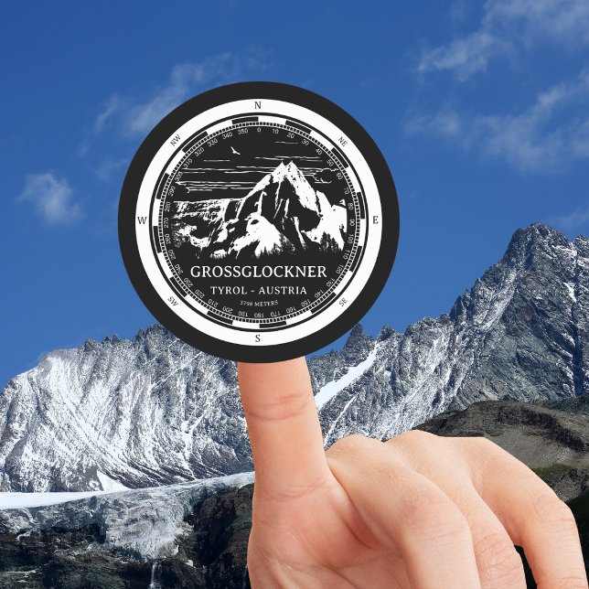 Grossglockner - Tirol - Alpen Runder Aufkleber (Mount Grossglockner Round Sticker in Back with a white compass and mountain illustration)