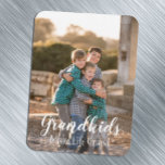 Großkinder machen das Leben großartig Magnet<br><div class="desc">Großkinder machen das Leben großartig: Individuelles Familiengeschenk für Fotos. Foto Credit Fotografy © Storytree Studios,  Stanford,  CA. Fotovorlage muss durch Ihr eigenes Foto ersetzt werden</div>
