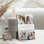 Großkinder machen das Leben großartig | Vier FotoC Fotoplatte<br><div class="desc">Mit dieser schönen Collage aus Foto kreieren Sie ein Geschenk für eine geliebte Oma oder Großvater. "Großkinder machen das Leben groß" erscheint in der Mitte in rauchig blau-grün und grau kalligraphisch Schrift. Mit 4 Fotos ihrer Enkel individuell gestalten.</div>