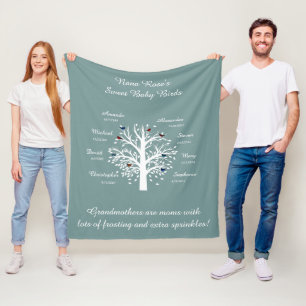 Großmutter-Baum, 8 Namen u. Daten, weiß auf Blau Fleecedecke