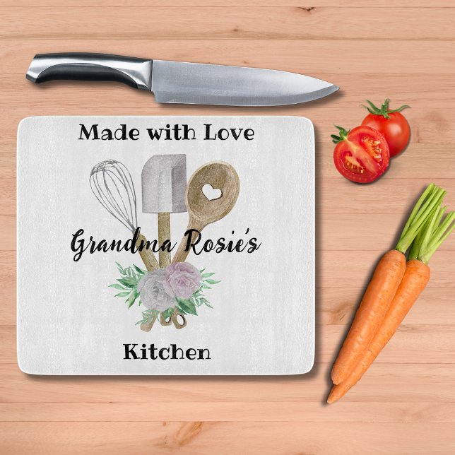 Großmutter's Küche | Aus Liebe Personalisiert gema Schneidebrett (Custom cutting board with watercolor utensils to celebrate your love of Grandma's cooking. )