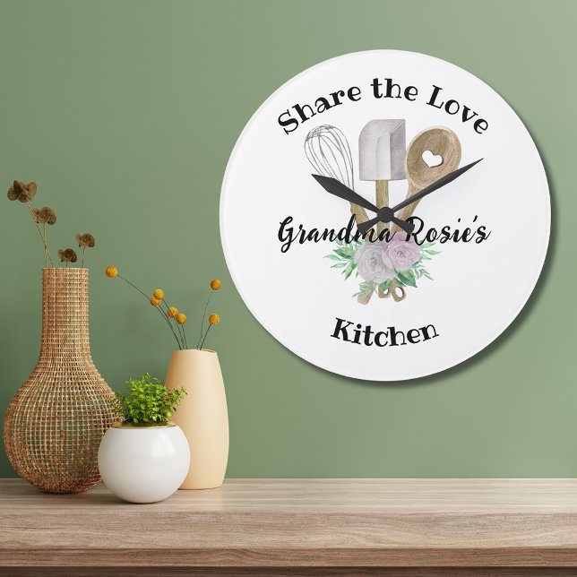 Großmutter's Küche | Teilen Sie die Liebe Personal Große Wanduhr (Add Grandma's name to this Share the Love of Grandma's Cooking round clock with watercolor utensils.)