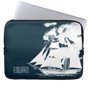 Großschiff und Wolken Laptopschutzhülle