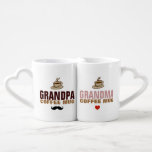 Großvater und Großmutter Romantik Liebestassen<br><div class="desc">Für ihn: die Worte "GRANDPA Kaffee Tasse" und ein kleiner Schnurrbart. Für sie: das gleiche Design,  mit dem Wort GRANDMA und ein wenig rotes Herz. Eine tolle Idee für Ihre besten Großeltern</div>