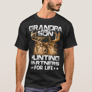 Großvater und Sohn-Jagdpartner für den T - Shirt v