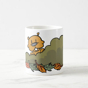 Groundhog durchquert Herbstbüsche Kaffeetasse