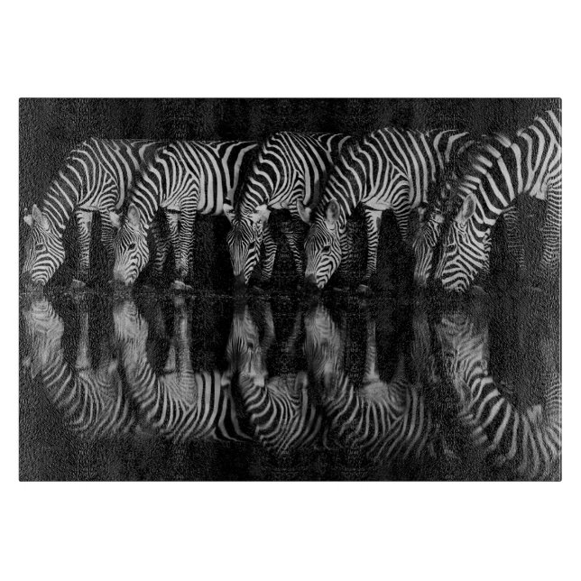 Group of Plains Zebra Drink Together at Night Schneidebrett (Vorderseite)