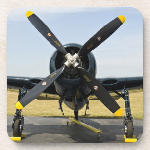 Grumman F8F Bearcat Marine-Trägerflugzeug auf dem Untersetzer