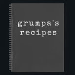 Grumpa | Funny Grumpy Grandpa Schwarz-weißes Rezep Notizbuch<br><div class="desc">Ein leeres Rezept Tagebuch nur für Grumpa! Personalisiert mit einem Retro-Schriftart in Weiß auf schwarzem Hintergrund. Großes Gag-Geschenk für den grauenhaften Opa.</div>