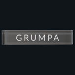 Grumpa Funny Novelty für Grumpy Grandpa Graphic De Namensplakette<br><div class="desc">Grumpa - ein mürrischer Großvater. Diese lustige minimalistische Typografie ist ein großartiges Geschenk für Großväter.</div>