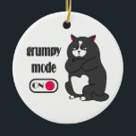 Grumpiger Modus bei lustiger, dicker Katze Keramik Ornament<br><div class="desc">Grumpiermodus bei Zitat und Fettkatze</div>