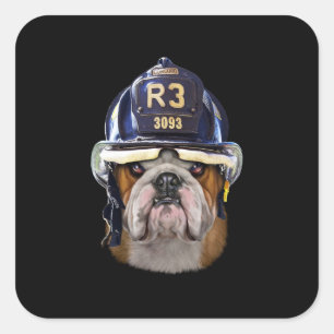 Grumpy English Bulldog Wear Firefighter Helm Quadratischer Aufkleber
