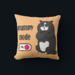 Grumpy-Modus auf lustigen Fett Katzenwerfen Kissen<br><div class="desc">Grumpiermodus bei Zitat und Fettkatze</div>