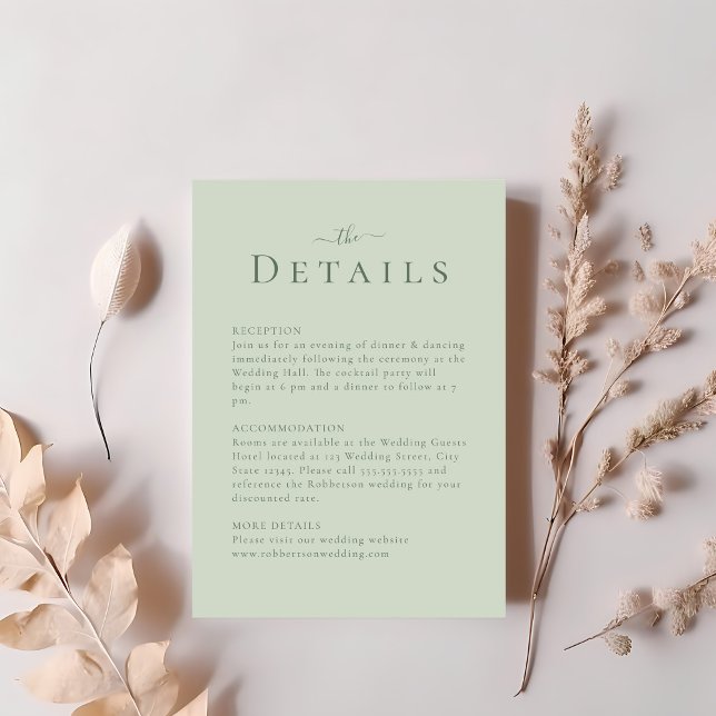 Grün der blauen Sage Moderne Minimalistische Hochz Einladung (Pale Sage Green Modern Minimalist Wedding Details Invitation on a table with blush pink flowers.)