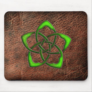 Grün emaillierte keltische Blume auf Leder Mousepad