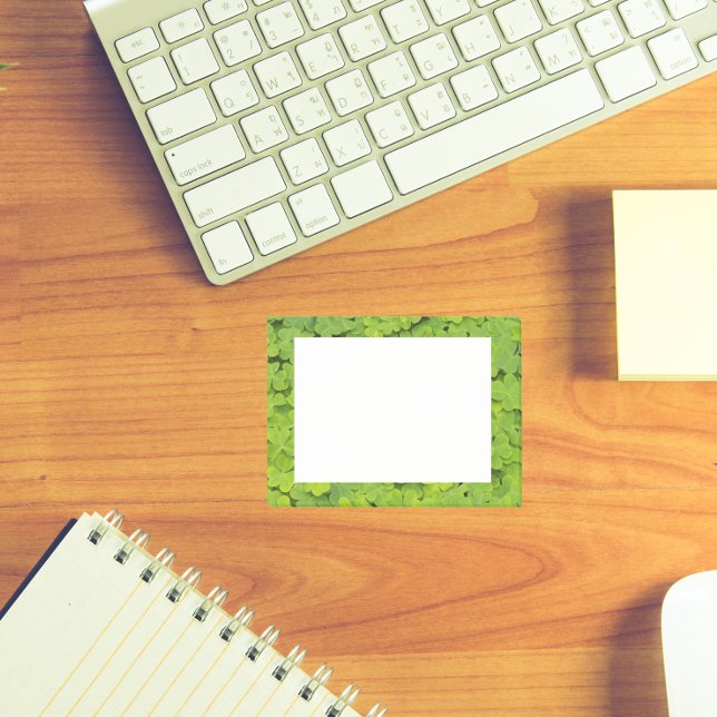 Grün gebürtige Kleeblätter Post-it Klebezettel (In Situ)