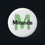 Grün, Name und Anfangsbachelorette Button<br><div class="desc">Die personalisierte Sage Chic Taste - das perfekte Zubehör für einen unvergesslichen Junggeselinnen-Abschied! Die Vorderseite des Knopfes ist mit einem eleganten und raffiniert gestalteten Weissgrün gestaltet, das an den Bachelorette-Namen angepasst werden kann und mit einem stilvollen schwarzen Namen versehen ist. Jede Feier wird mit einer Touch Flair bereichert. Ideal, um...</div>