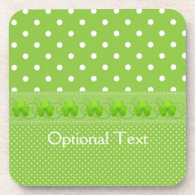 Grün, Punkte und Kleeblätter