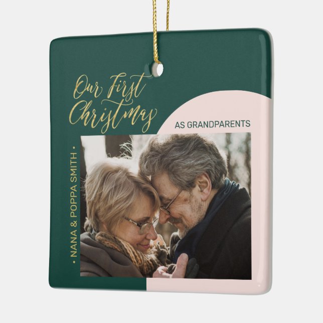 Grün, Rosa und Gold Modernes Erstes WeihnachtsFoto Keramikornament (Links)