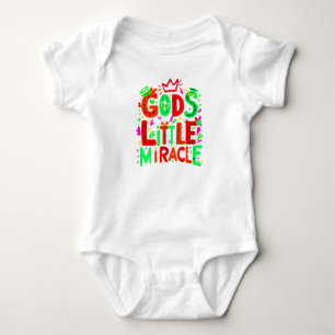 Grün spielerisch "Das kleine Wunder Gottes" Baby Strampler