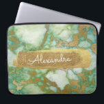 Grün und Marmor mit Goldfolie und Glitzer Laptopschutzhülle<br><div class="desc">Grün und Marmor mit Goldfolie und Glitzer Elegant Monogram Name Case. Dieser Fall kann auf Ihren Vornamen angepasst werden.</div>