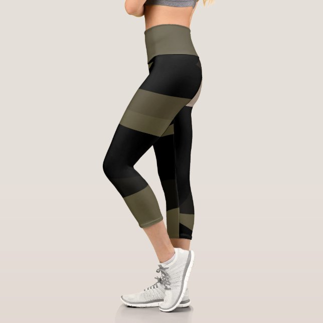 grün und schwarz abstrakt capri leggings (Links)