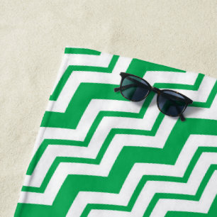 Grün-weißes Chevron-Zickzack-Musterdesign Strandtuch