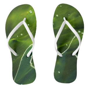 Grüne Algen und Wasser Flip Flops