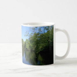 Grüne Bäume im Wasser Kaffeetasse