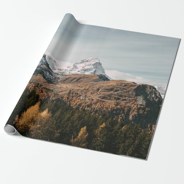 GRÜNE BÄUME IN DER NÄHE EINES SCHNEEBEDECKTEN BERG GESCHENKPAPIER (Ungerollt)