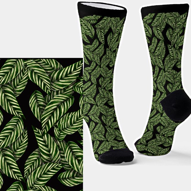 Grüne Blätter auf schwarzen Socken (Von Creator hochgeladen)