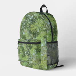 Grüne Blätterbäume mit blauem Himmel, die durch Ku Bedruckter Rucksack
