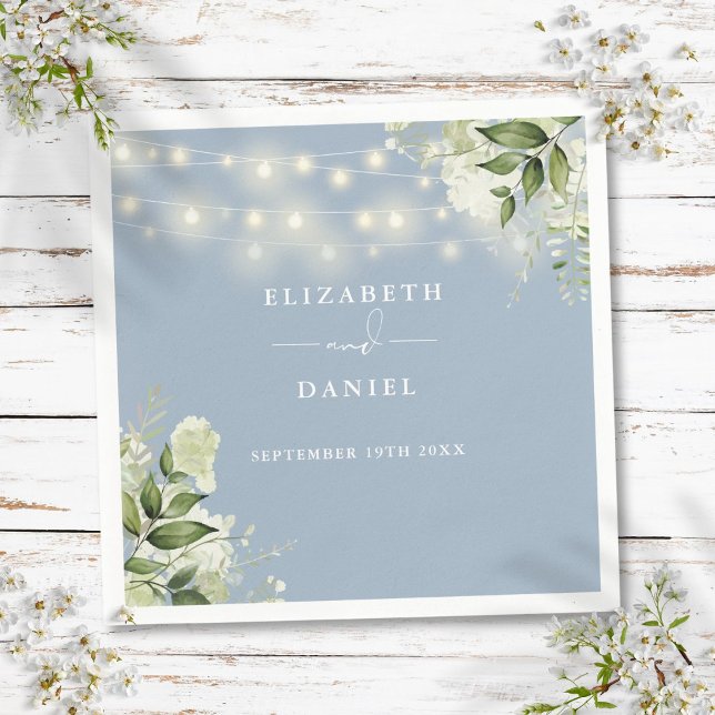 Grüne Blumenstrauß Lights Dusty Blue Wedding Serviette (Greenery Floral String Lights Dusty Blue Wedding Napkins)