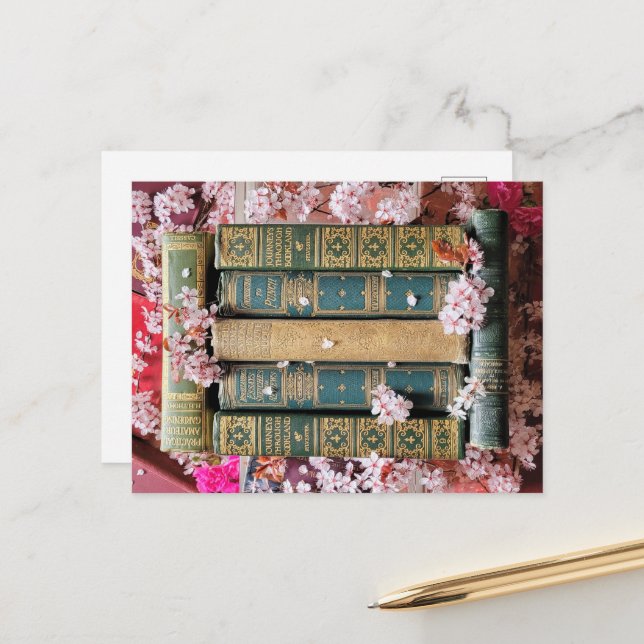 Grüne Bücher - rosa Blüten Postkarte (Vorderseite/Rückseite Beispiel)